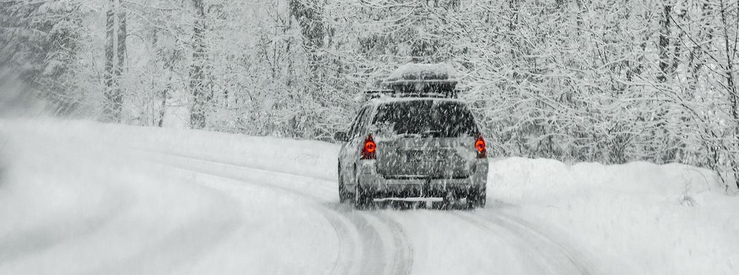 How-to-Safely-Drive-on-Snow-Covered-Roads_b